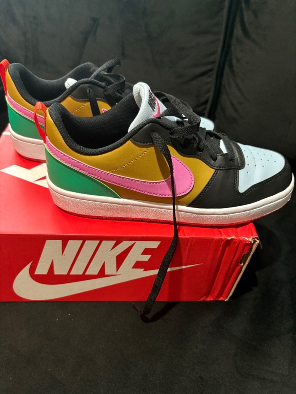 Nike - Picture 4 of 8